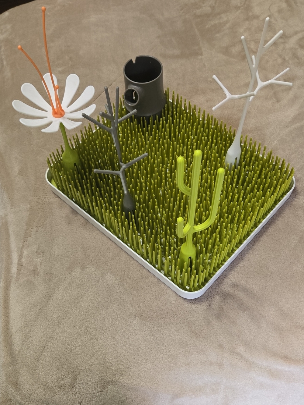 Multi-Stem Bottle Drying Rack in Green with Removable Stems